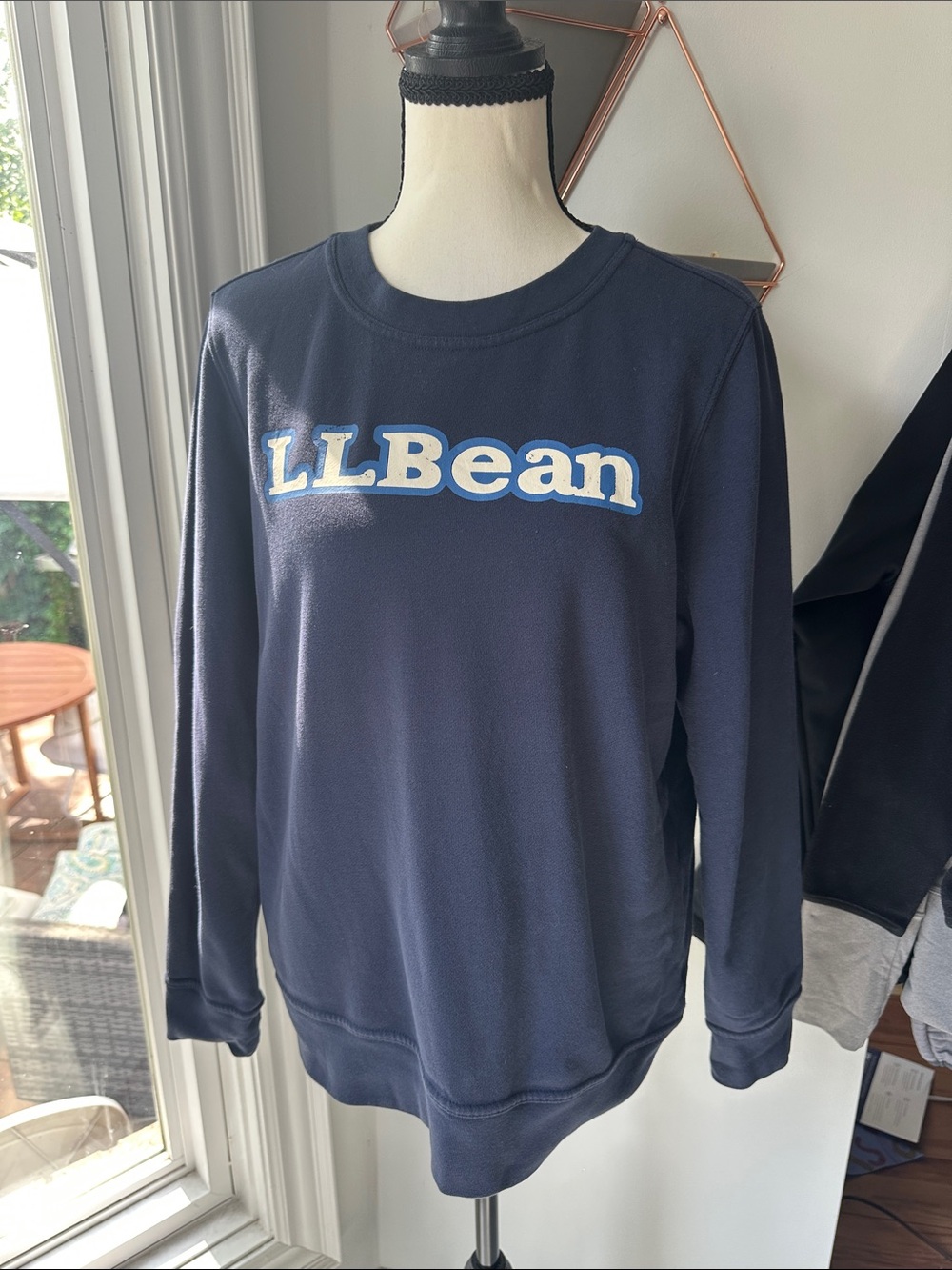 L.L. Bean Navy Blue Crewneck Sweatshirt Sweater White Blue Logo Size Medium